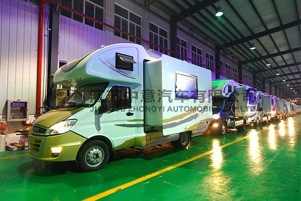 双拓展房车